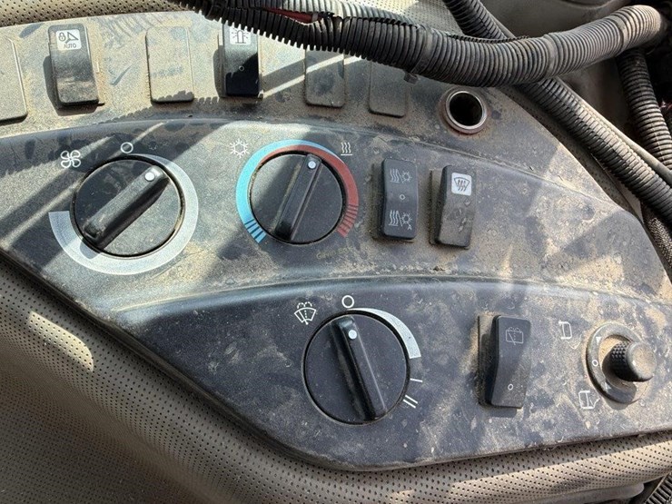 2017-case-ih-mx280-afs-magnum-tractor-image-38