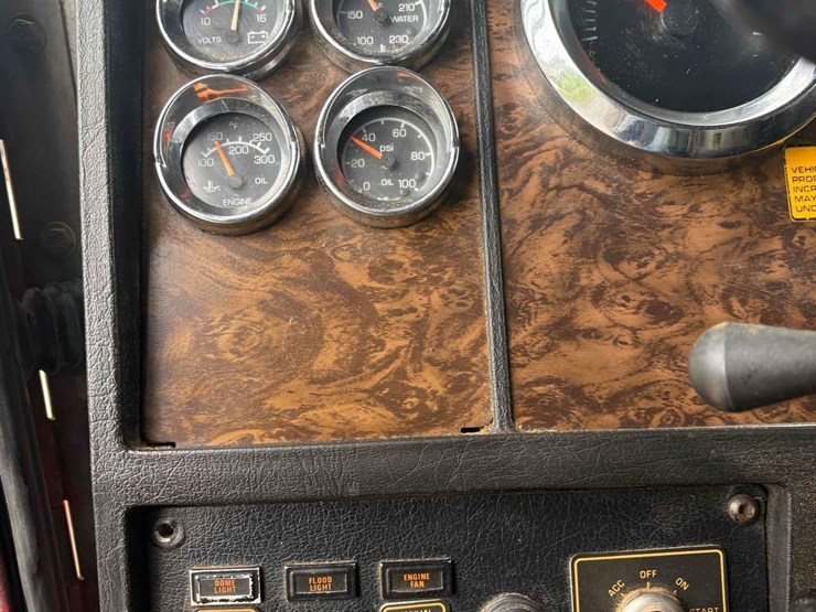 1985-kenworth-w900-image-16