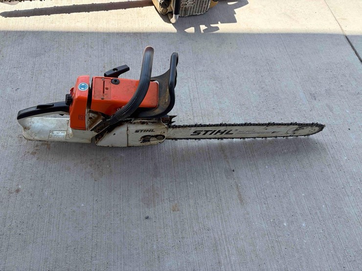 stihl-3114-20"-chainsaw-image-2