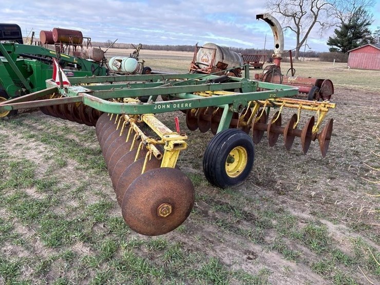 john-deere-210-image-3