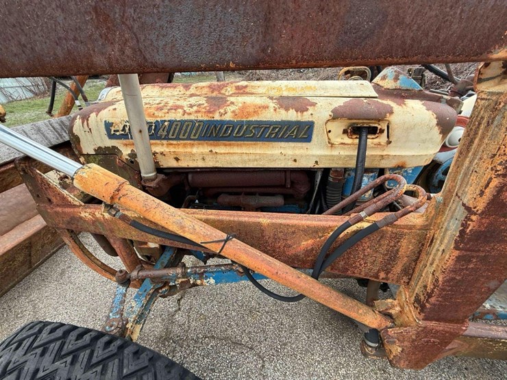 1974-ford-4000-image-15