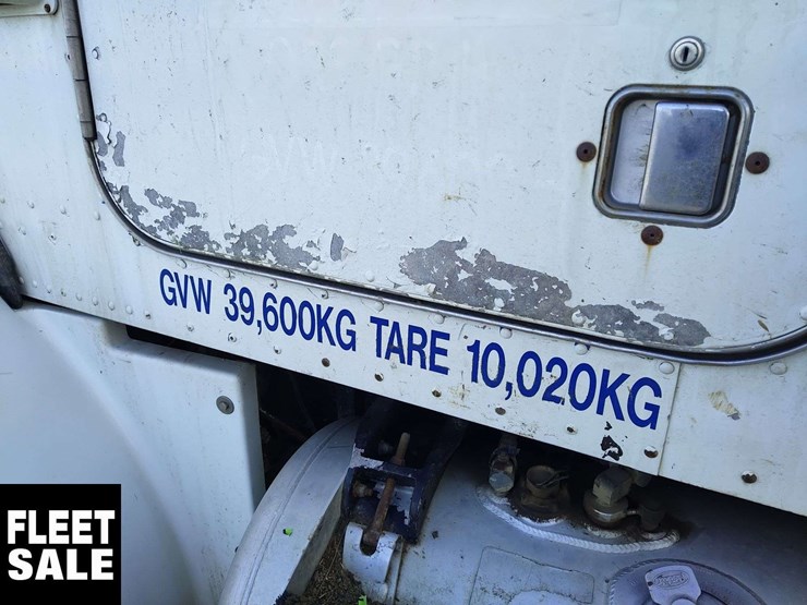 1999-peterbilt-357-image-23