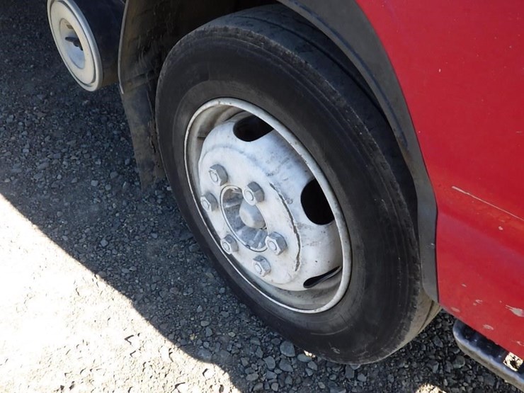 2004-isuzu-nqr-image-15