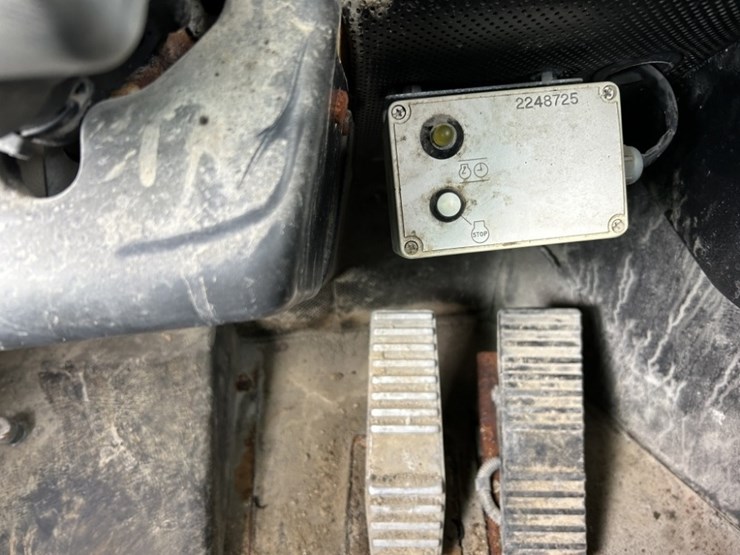 2012-caterpillar-ad55b-image-30