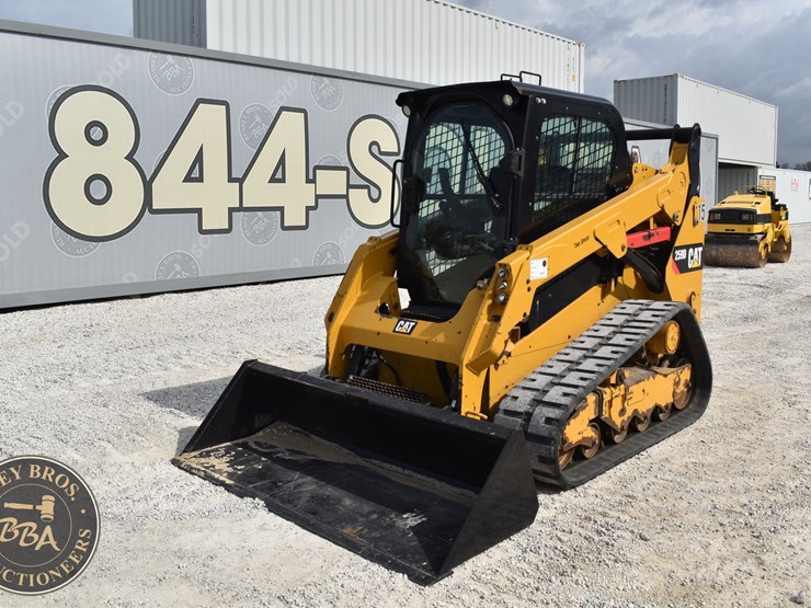 2017-caterpillar-259d-image-2