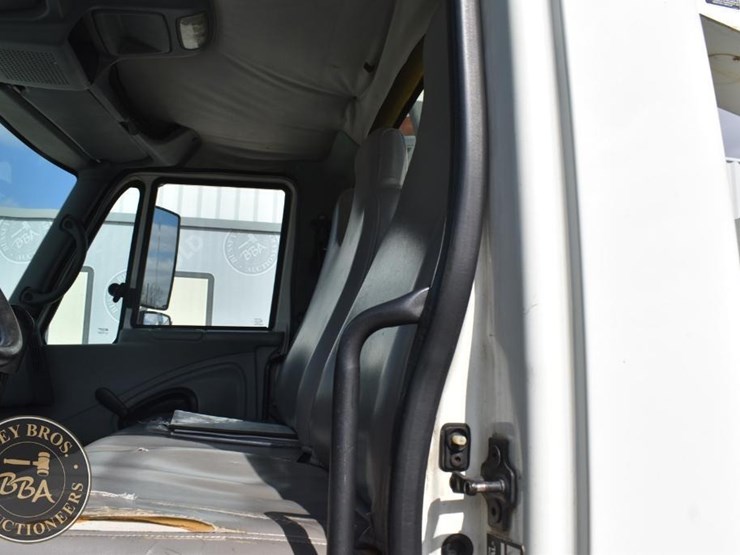 2005-international-durastar-4300-image-29