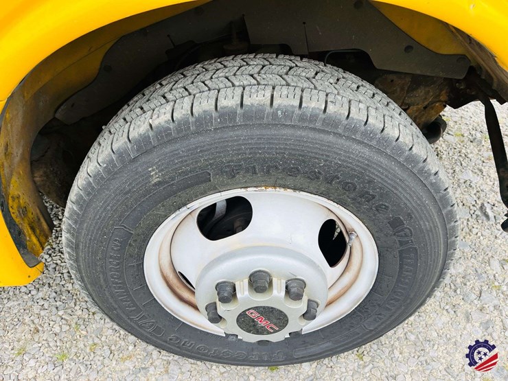 2009-gmc-savana-s/a-enclosed-roadside-service-truck-image-10