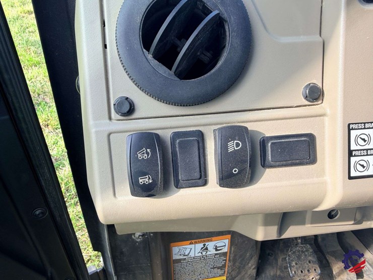 2023-john-deere-gator-xuv-835r-image-34