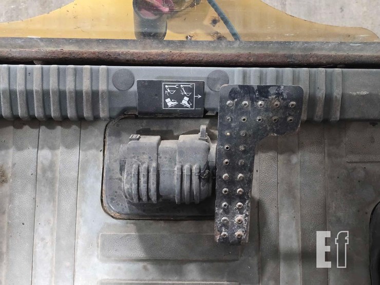 2005-caterpillar-420d-it-image-31