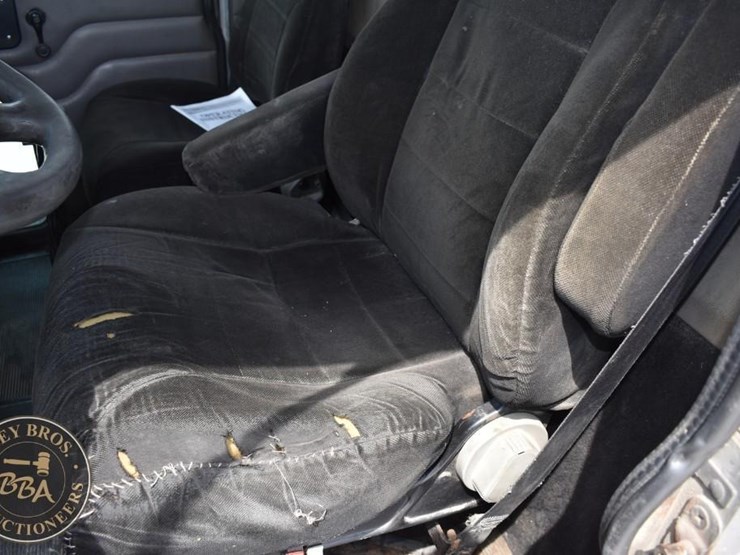 2005-peterbilt-385-image-47