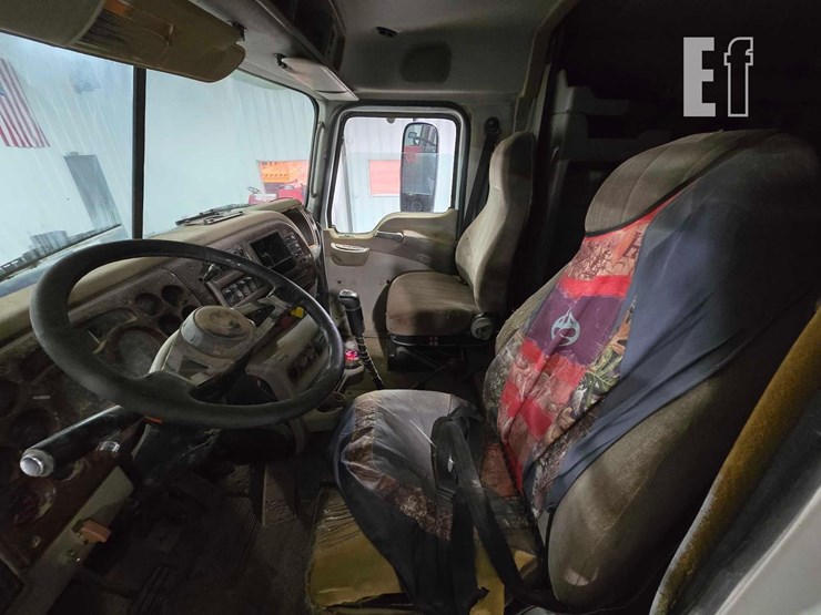 2004-mack-vision-cx613-image-9