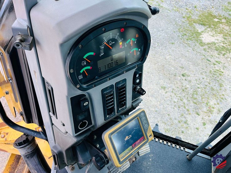 2010-caterpillar-120m-image-130