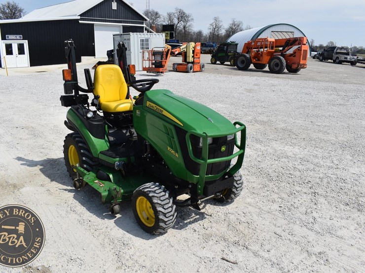 2017-john-deere-1025r-image-10