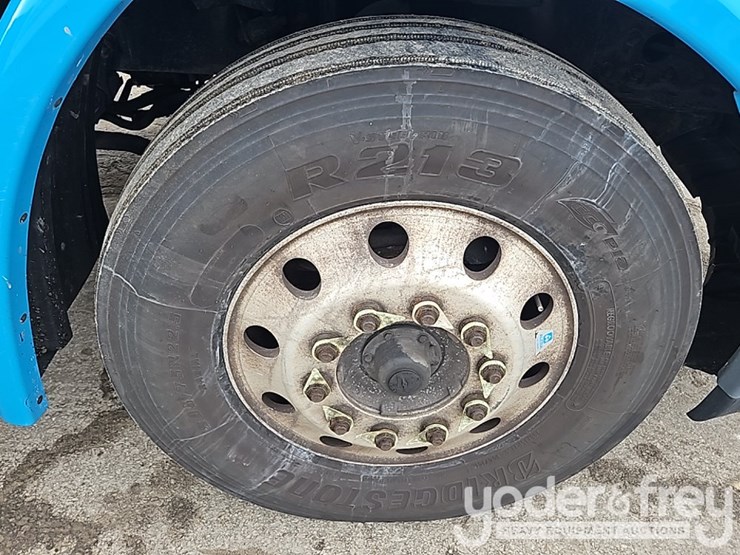 2016-freightliner-cascadia-113-image-28