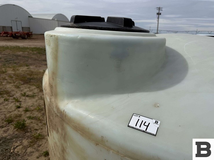 1550-gallon-round-poly-fertilizer-tank-image-6