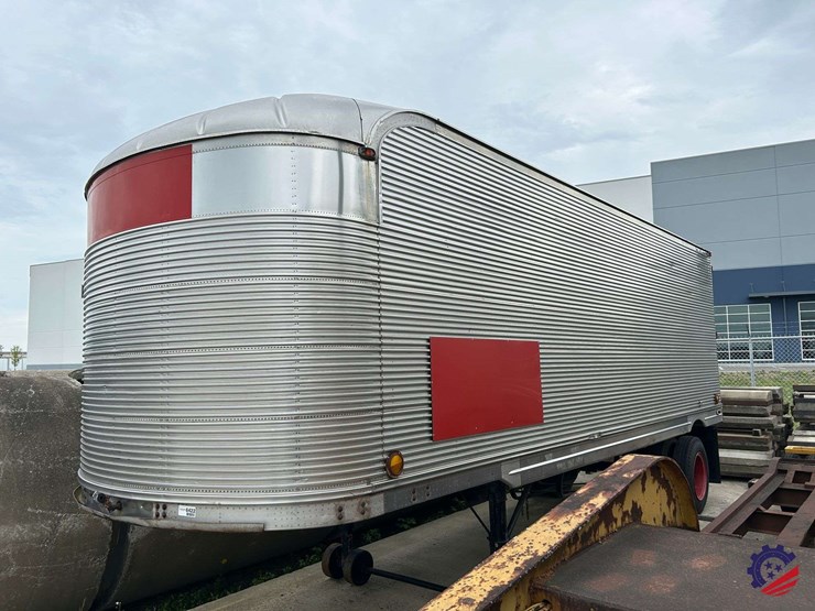 antique-bullnose-28ft-s/a-pup-trailer-image-41