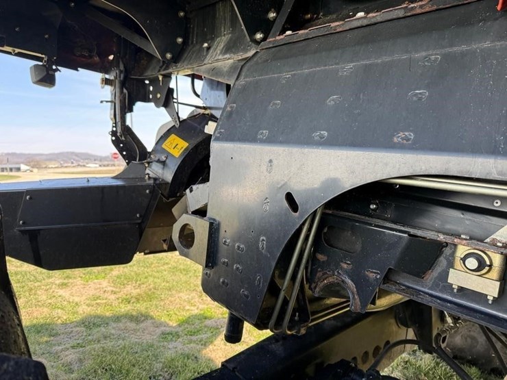 2014-case-ih-8230-image-23