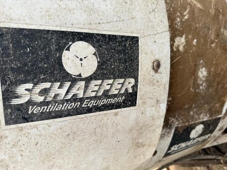 (4)-schaefer-36"-barn-fans-image-4