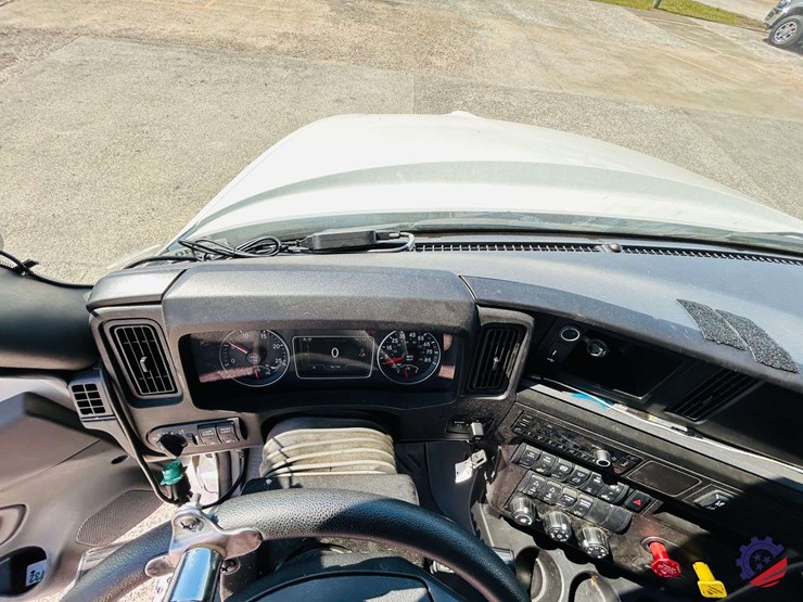 2024-international-lt62f-t/a-truck-tractor-image-105