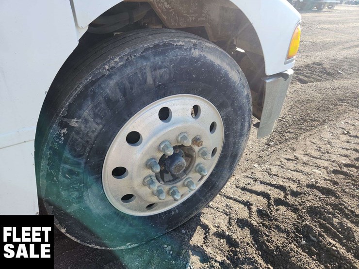 2005-peterbilt-385-image-30