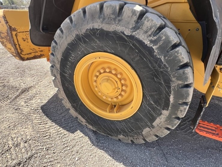 2023-volvo-l70h-wheel-loader-image-23