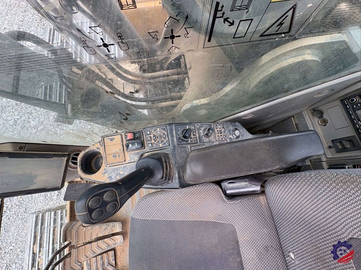 2017-volvo-ec300el-image-75