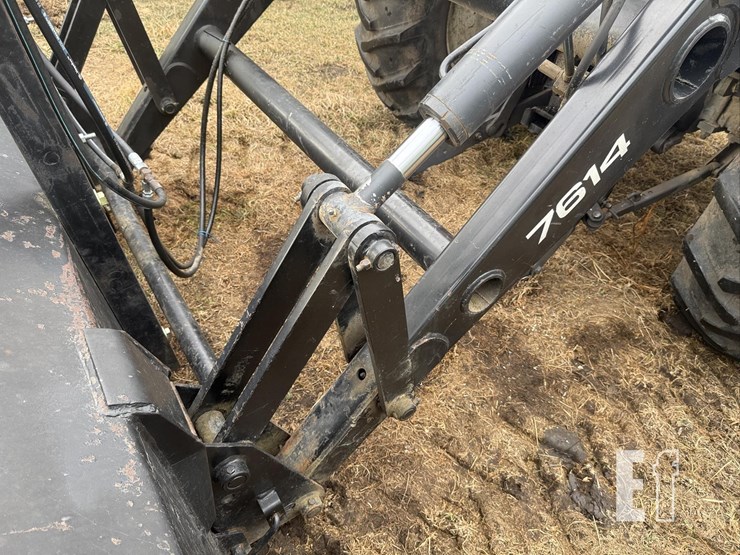 new-holland-tv140-image-15