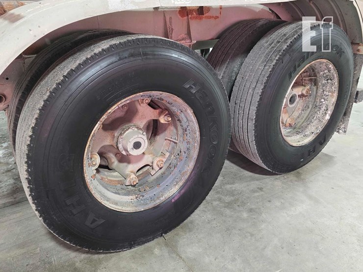 40-foot-pneumatic-tank-trailer-image-18