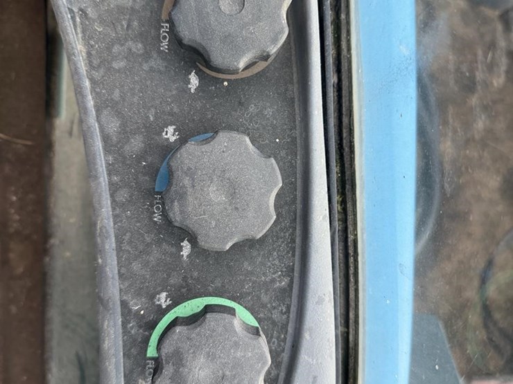 new-holland-tv140-image-45