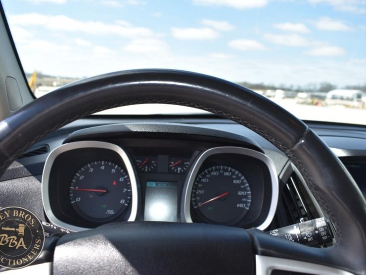 2013-chevrolet-equinox-lt-image-18