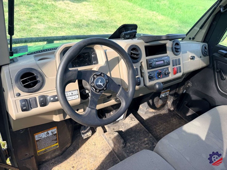 2024-john-deere-gator-xuv-835r-image-35