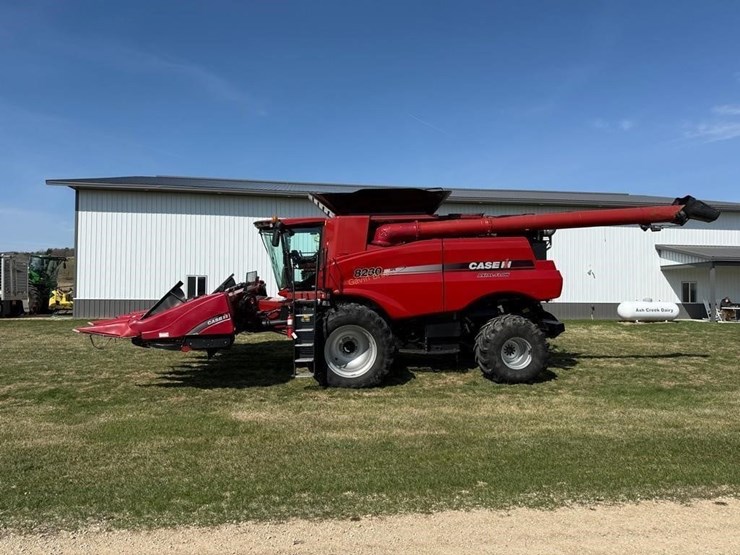 2014-case-ih-8230-image-2