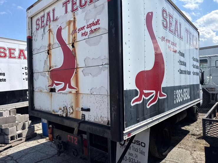 2008-mitsubishi-fuso-fe84d-image-4