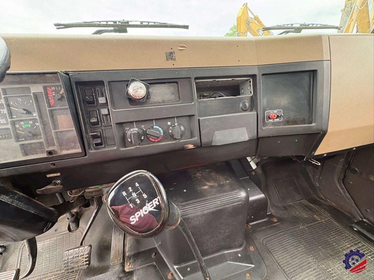 1993-international-4700-image-66