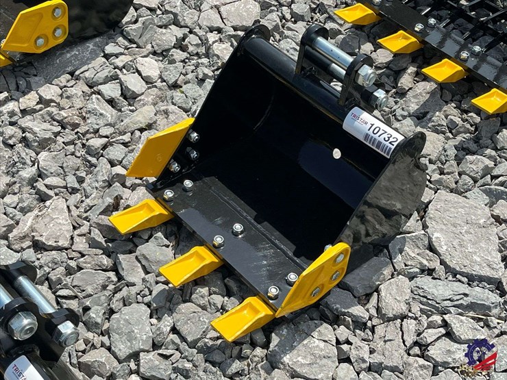 unused-2026-ce-16"-toothed-bucket-image-2