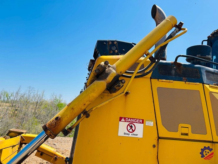 2023-komatsu-d65px-18-image-37