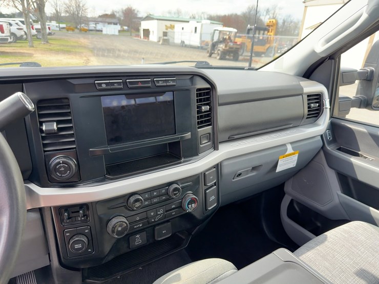 2023-ford-f450-xlt-image-22