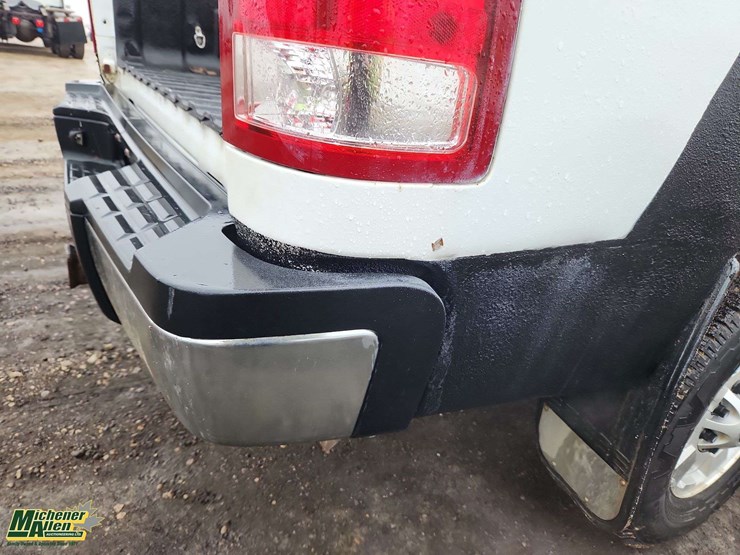 2011-gmc-sierra-2500hd-image-43