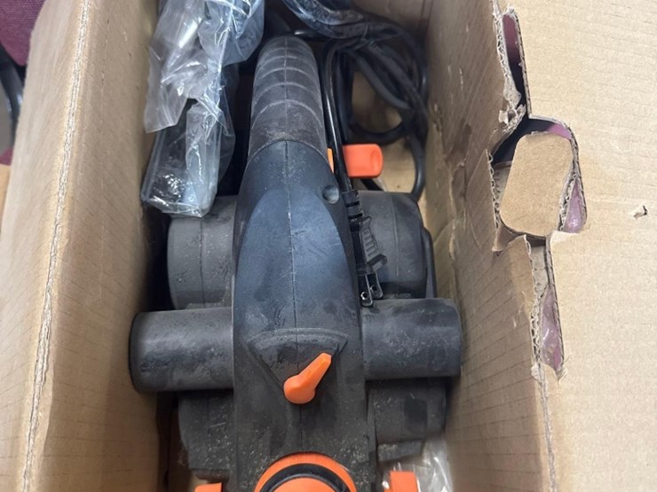 slightly-used-wen-co-electric-planer-image-1