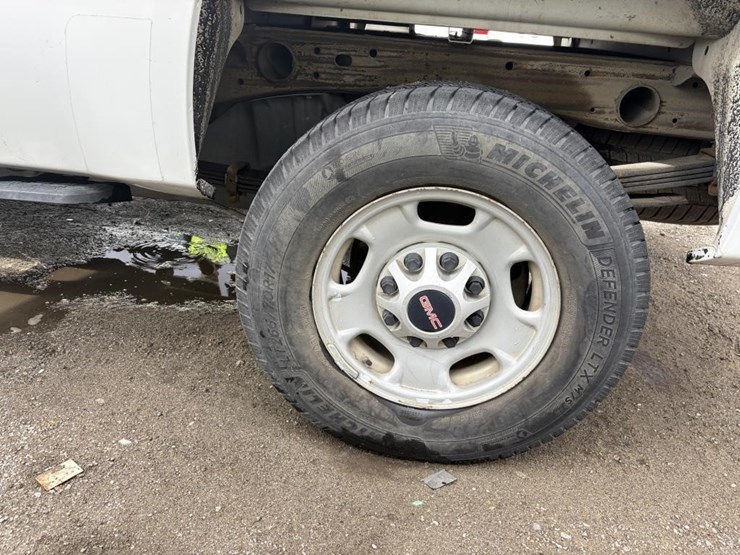 2012-gmc-sierra-2500-image-5