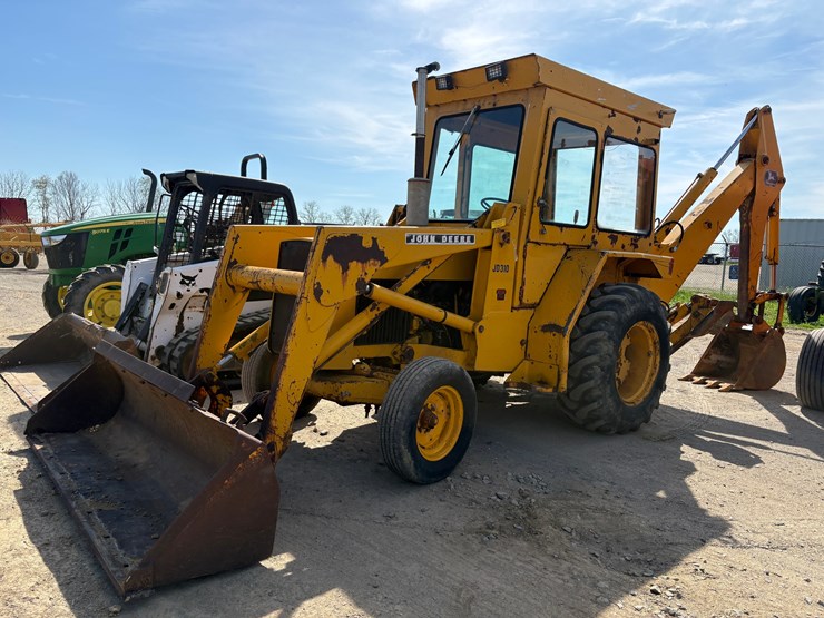 john-deere-310-image-2