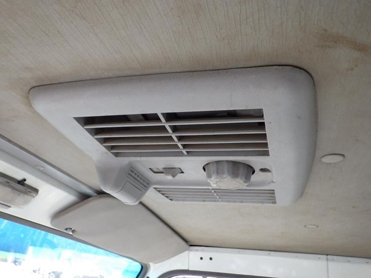 2000-isuzu-nqr-image-36