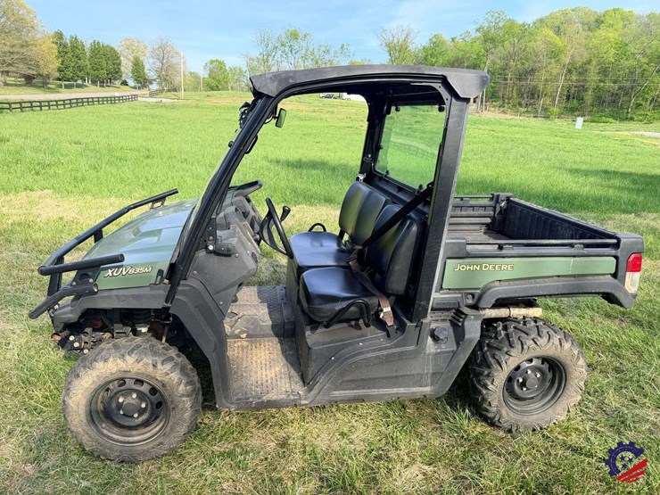 2019-john-deere-gator-xuv-835m-image-2