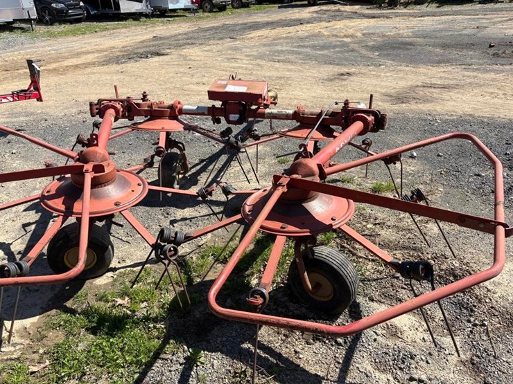 new-holland-163-image-5