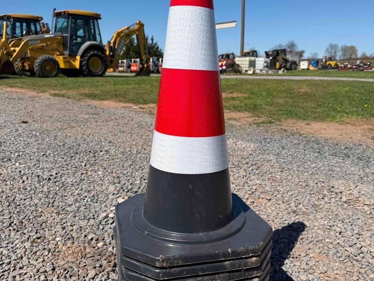 (10)-unused-traffic-cones-image-1