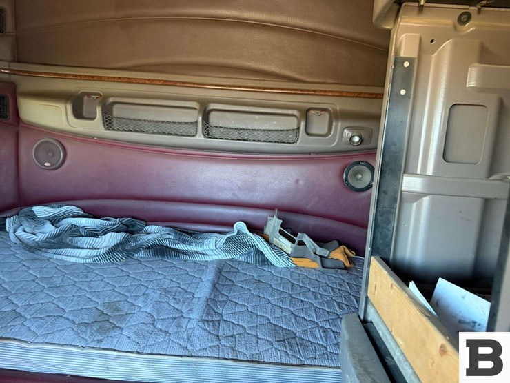 2008-peterbilt-387-image-48