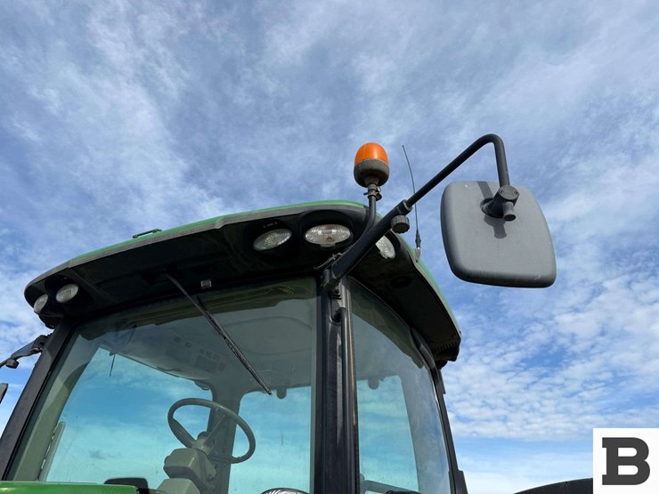 2011-john-deere-8310r-image-16