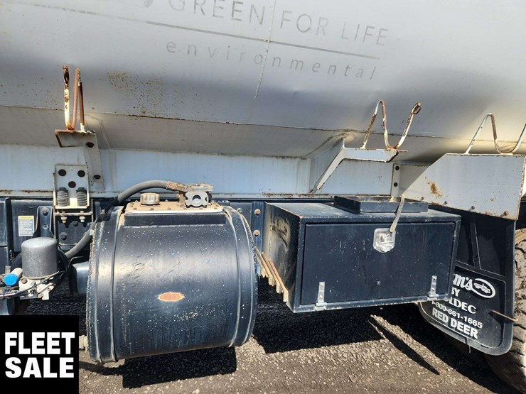 2004-peterbilt-330-image-40