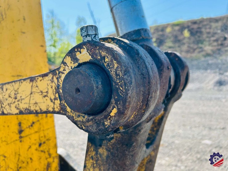 2015-komatsu-pc210-lc-image-55