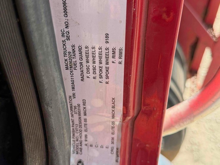 2007-mack-granite-gu713-image-37